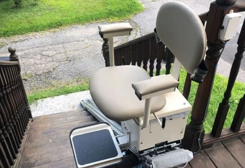 <center>Outdoor Stairlift